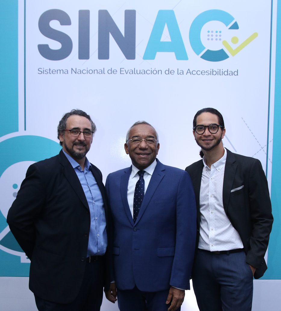 foto de Claudio Peri, Magino Corporán, Robert Almonte en el lanzamiento del SINAC