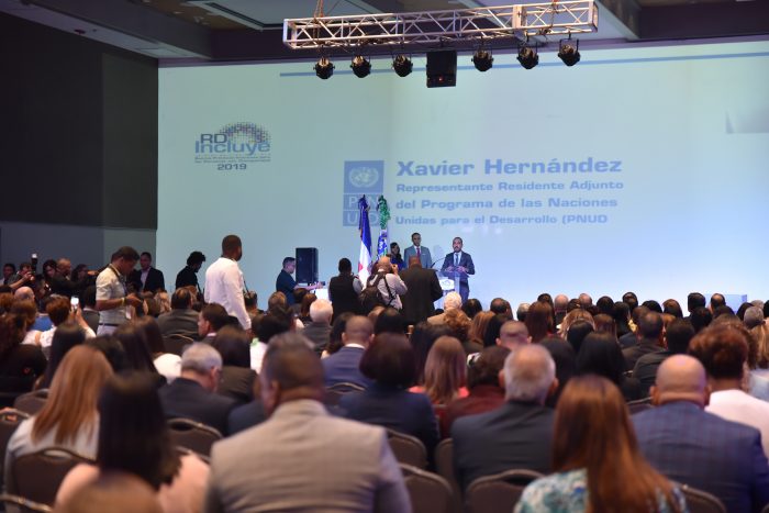 Xavier Hernández, representante residente adjunto del PNUD al momento de dirigirse al público asistente al evento. 