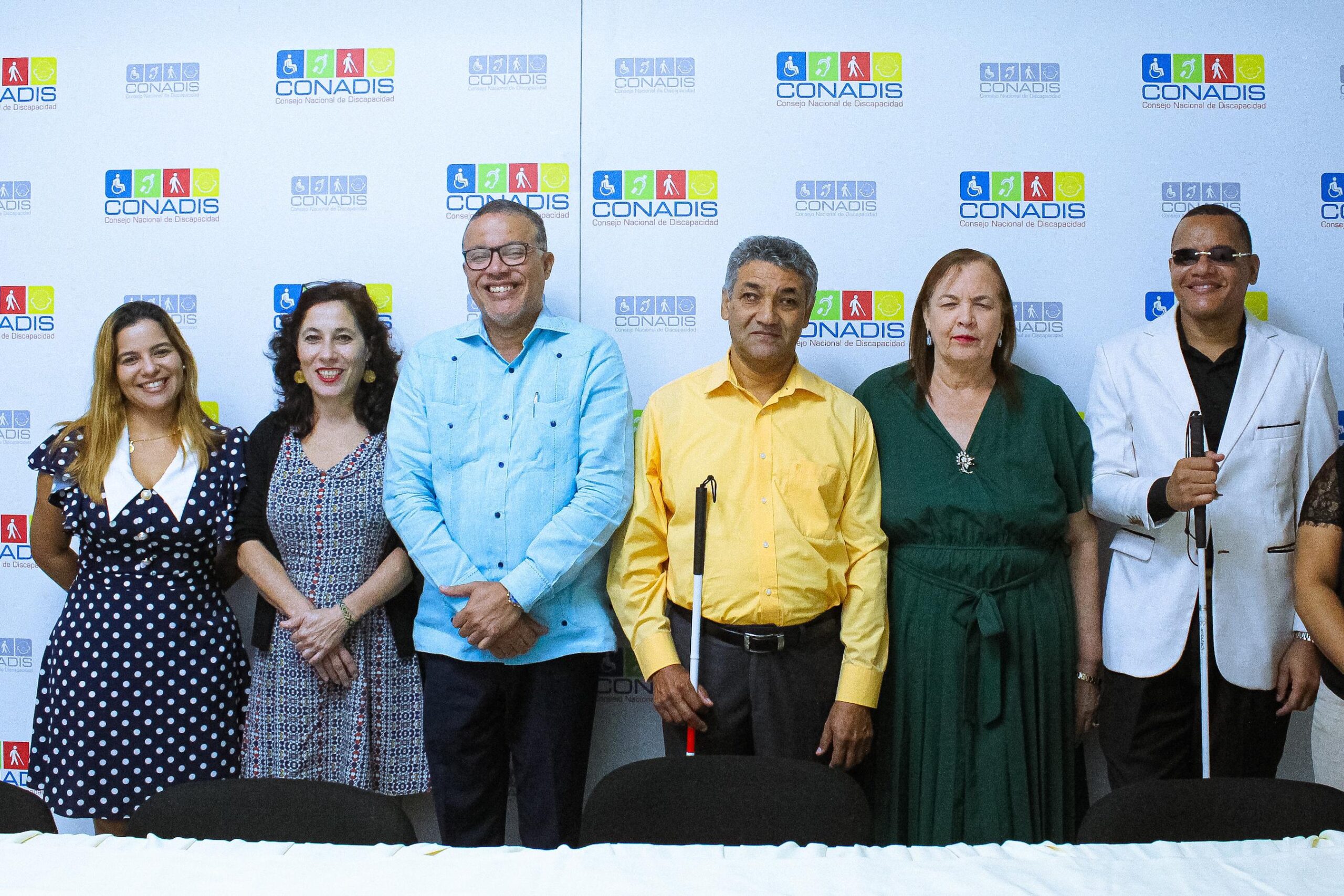 Alexis Alcántara y Estefanía Mirpuri Merino, directora general de FOAL.