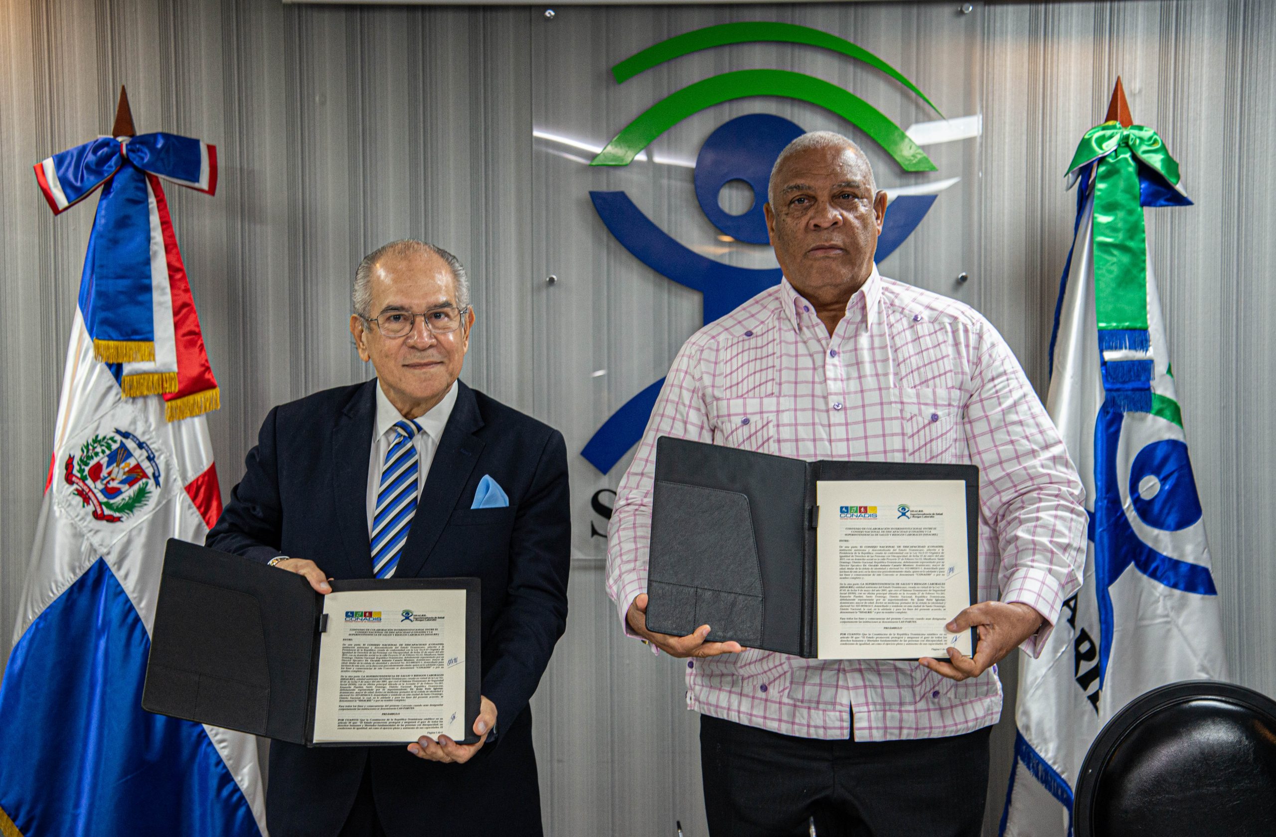 CONADIS y SISALRIL firman acuerdo de colaboración interinstitucional